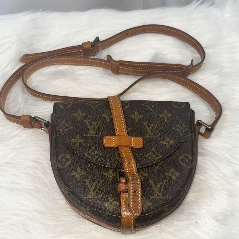 Louis Vuitton Brown Monogram Crossbody Bag with Leather Trim 
Chantilly